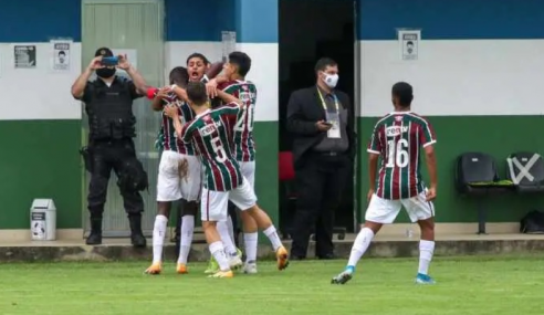 Em jogo com duas expulsões, Fluminense vence Vasco e vai às semifinais do Brasileirão sub-17