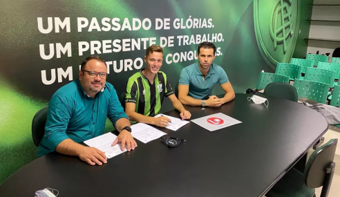 América-MG renova contrato com destaque do sub-20