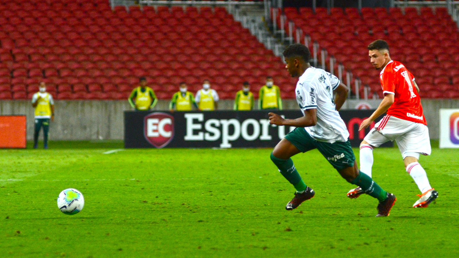 Palmeiras bate Internacional no Beira-Rio e avança na Copa do Brasil sub-20