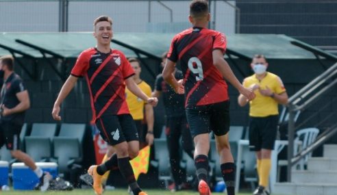 Athletico-PR goleia Grêmio e avança com facilidade no Brasileirão sub-17