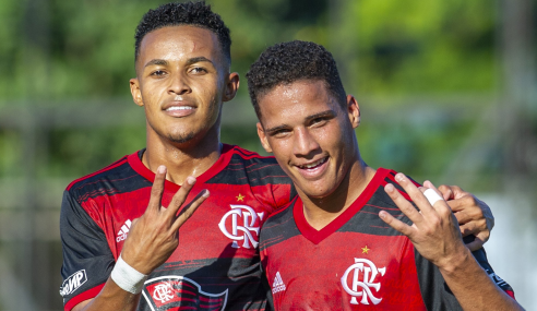 Lázaro faz três e coloca Flamengo nas quartas de final do Brasileirão Sub-20