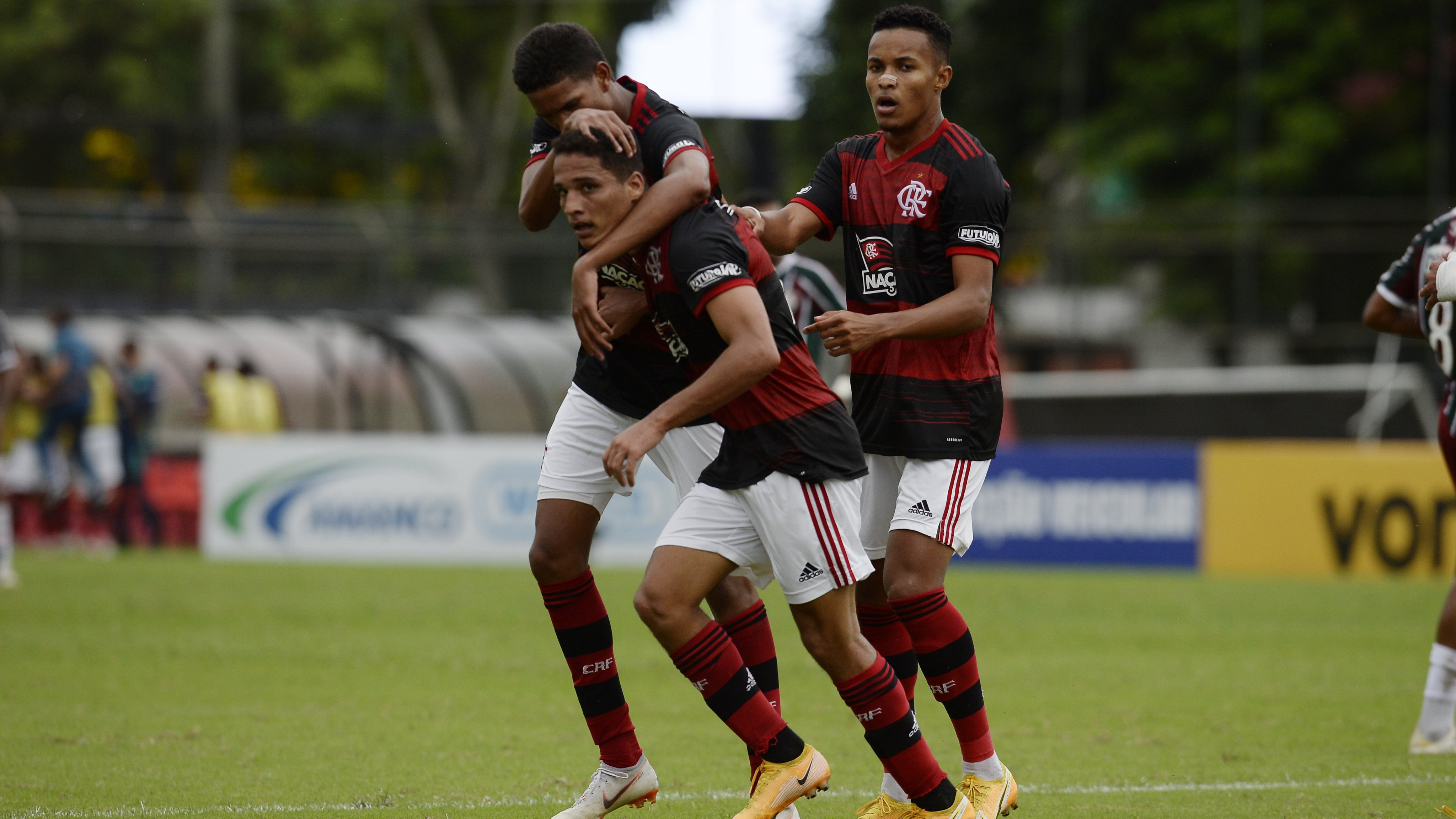 Flamengo bate Fluminense de virada e abre vantagem nas quartas do Brasileirão Sub-20