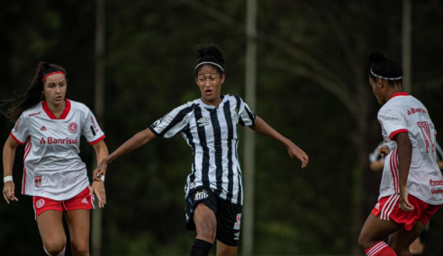 Mari Zanella pega dois pênaltis, Inter elimina Santos e vai à final do Brasileirão Feminino Sub-16