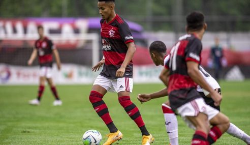 Vitória vira no fim, bate Flamengo na Gávea e entra no G-8 do Brasileirão Sub-20