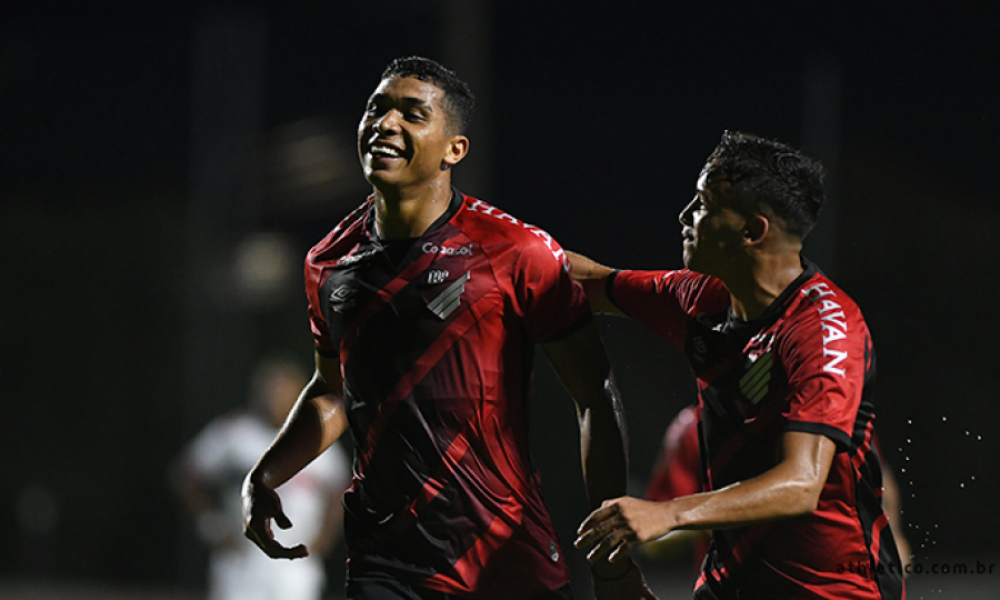 Athletico-PR derrota Flamengo e se garante na final do Brasileirão Sub-20