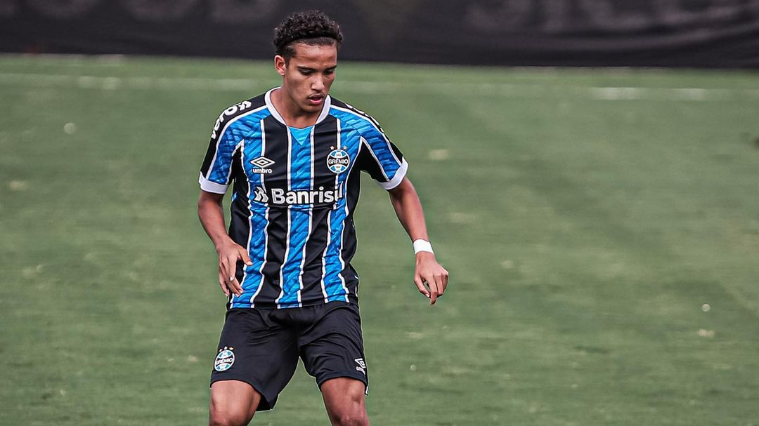 Lateral da base é a novidade entre os relacionados do Grêmio para