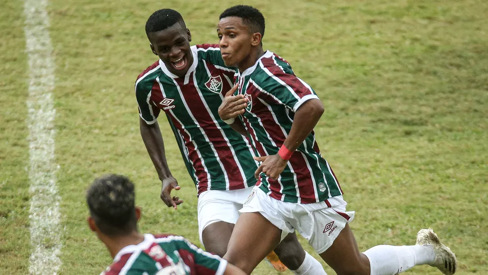 Presidente do Fluminense explica negociações com promessas da base