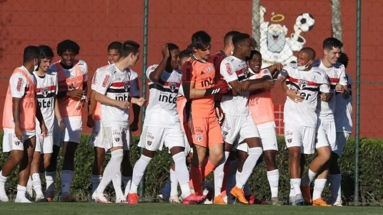 São Paulo realiza testes de COVID-19 para início de nova temporada