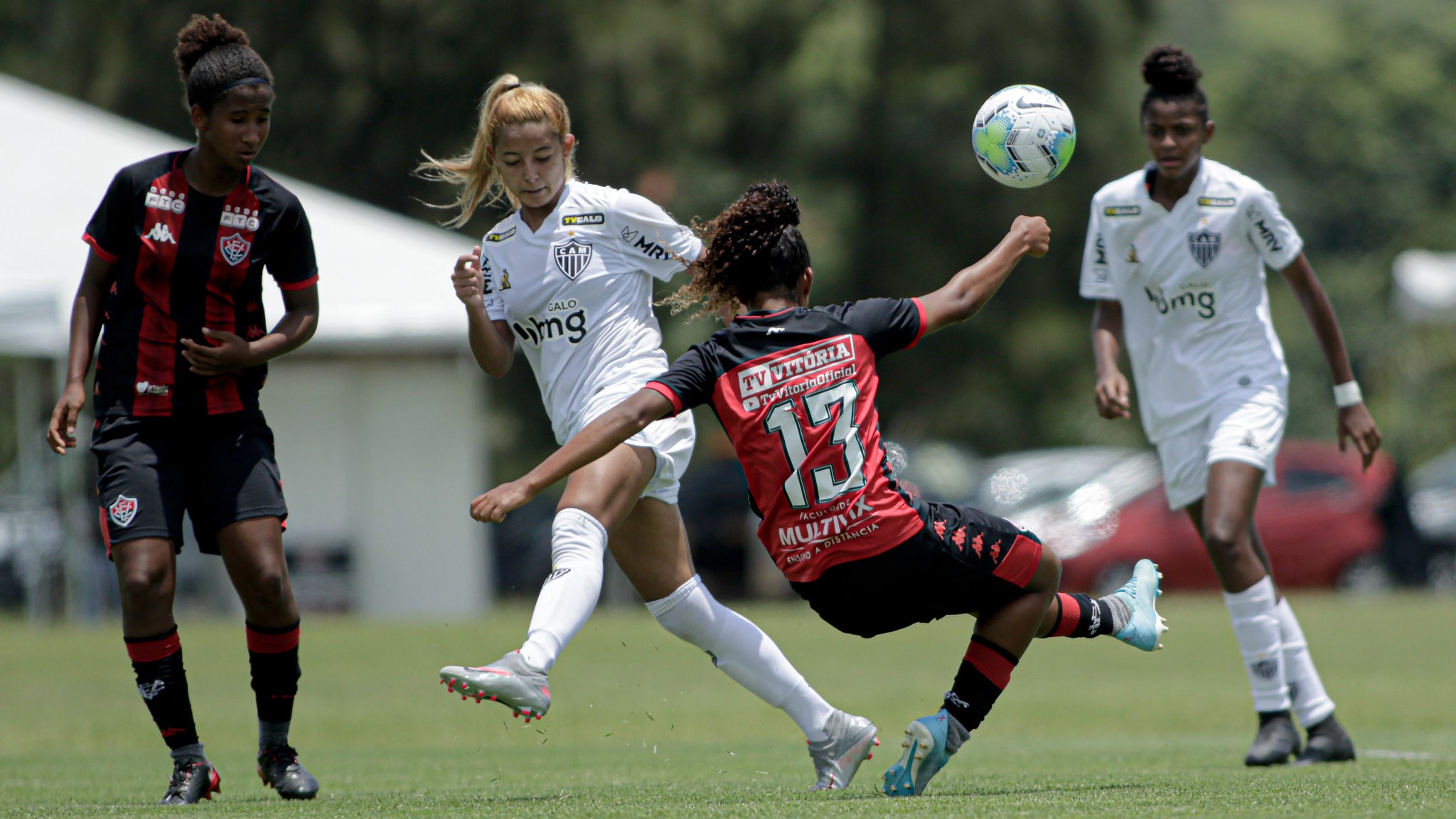 Com dois de Emelli, Vitória vira sobre o Atlético-MG pelo Brasileirão Feminino Sub-18