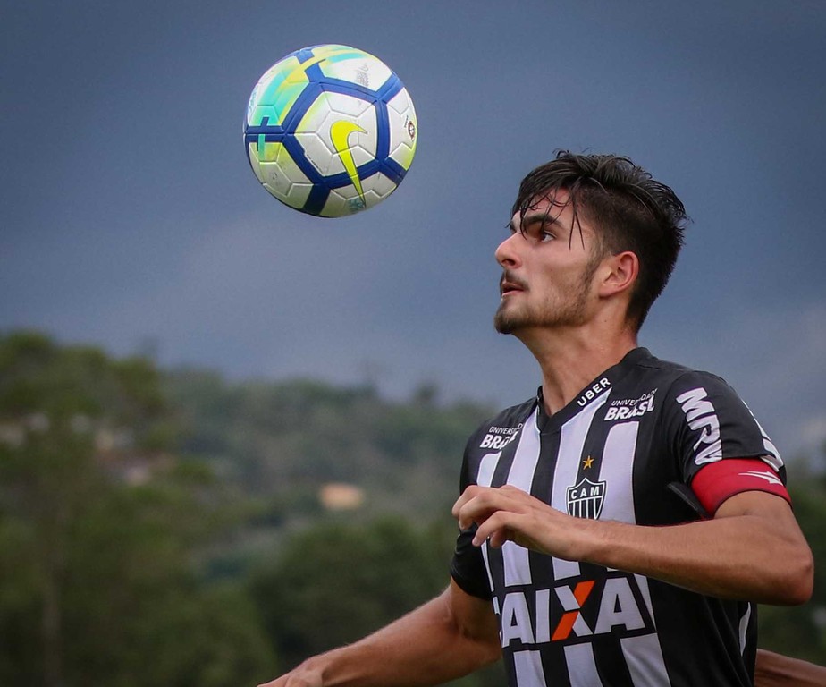 Confiança anuncia contratação de zagueiro do Atlético-MG