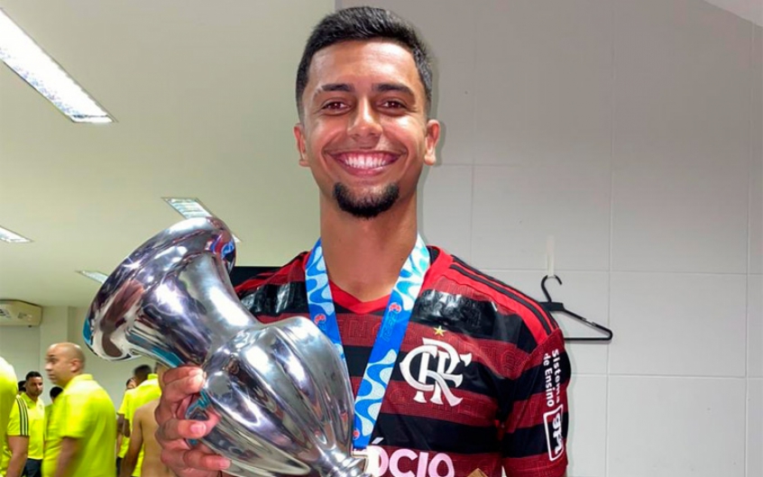 Lateral-esquerdo troca Flamengo por clube europeu