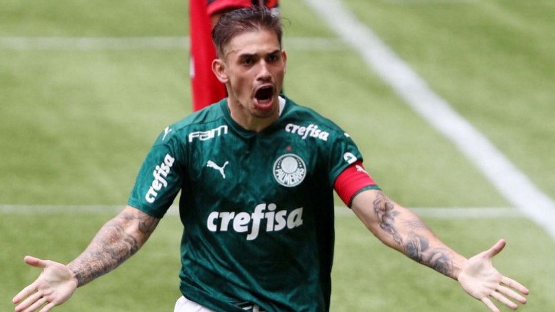 Palmeiras acerta empréstimo de atacante ao Vitória