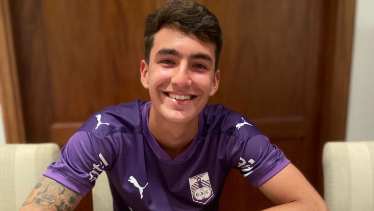 Clube uruguaio anuncia assinatura do primeiro contrato profissional do filho de Loco Abreu