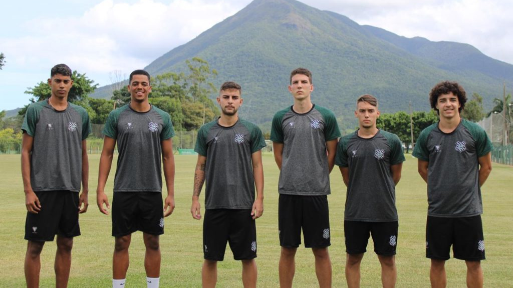 Figueirense contrata meia do Palmeiras e promove atletas da base