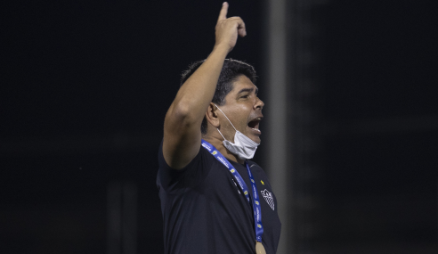 EXCLUSIVO! Marcos Valadares exalta estilo de jogo na formação do sub-20 do Atlético-MG