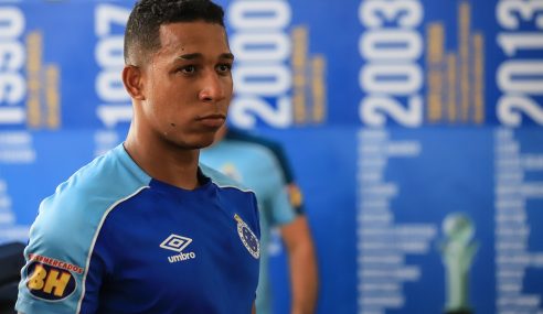 Cruzeiro rescinde contrato com meia revelado na base