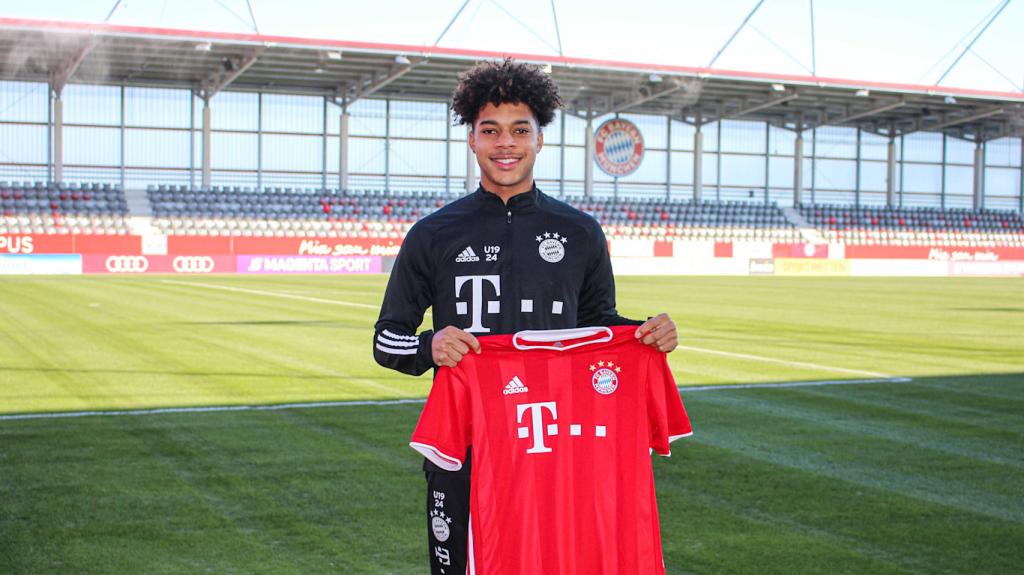 Bayern de Munique traz zagueiro americano de 17 anos por empréstimo
