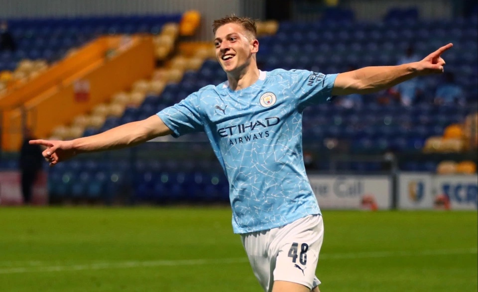 Manchester City goleia fora de casa e segue líder do Inglês Sub-23