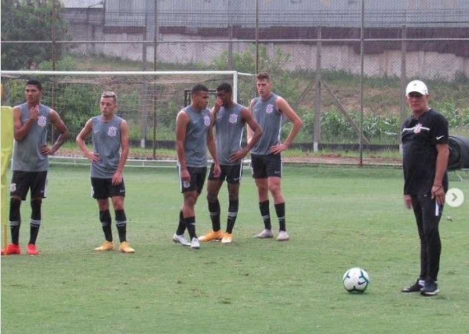 Corinthians suspende treinos presenciais do time sub-20