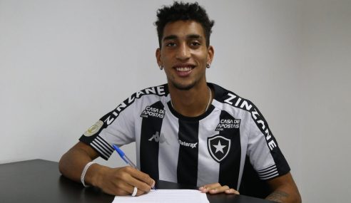 Botafogo promove volante de 16 anos ao profissional