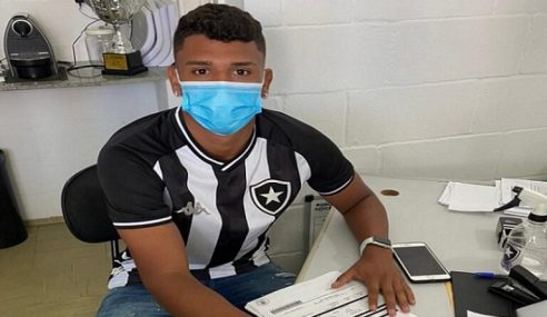 Botafogo contrata centroavante do Vila Nova para o time sub-20