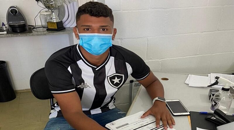 Botafogo contrata centroavante do Vila Nova para o time sub-20