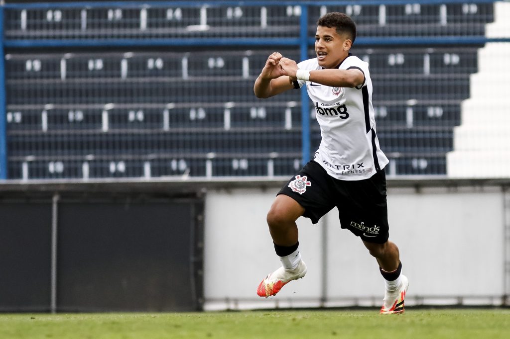 Atacante do sub-17 do Corinthians sofre grave lesão