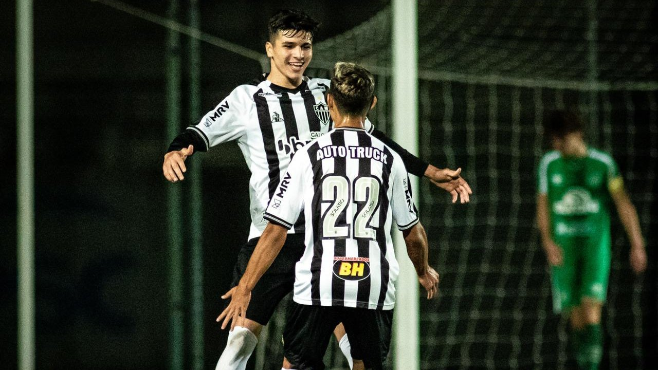 Isaac faz três e comanda goleada do Atlético-MG sobre a Chapecoense no Brasileirão Sub-17