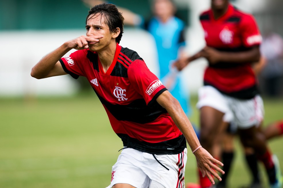 Flamengo vence clássico contra o Botafogo em estreia no Carioca Sub-20