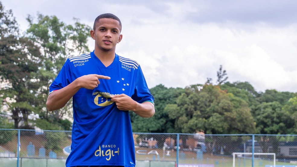 Cruzeiro oficializa chegada de atacante Paulinho