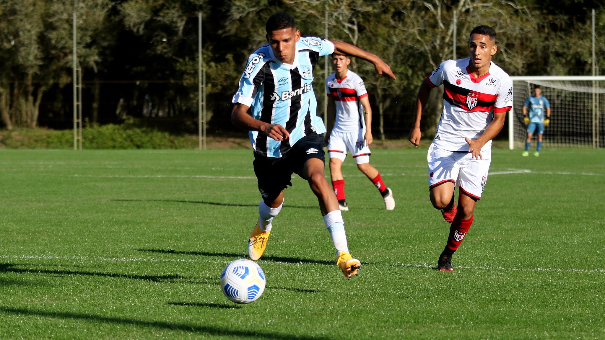 Atlético-GO vence no Sul e passa Grêmio na tabela do Brasileirão Sub-17
