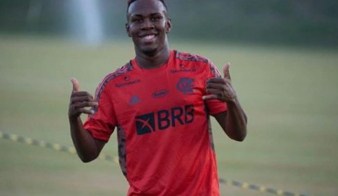 Cruzeiro fecha com lateral-direito do Flamengo