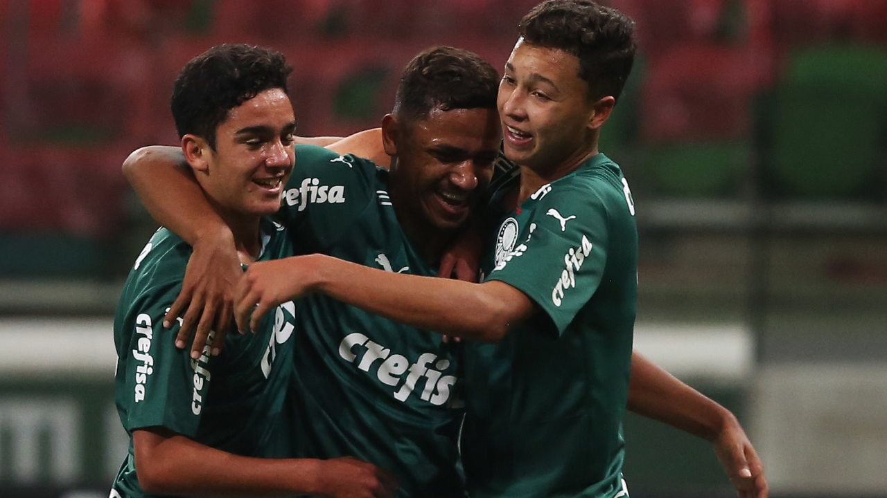 Jean Carlos sai do banco, faz dois e Palmeiras derrota Atlético-GO pelo Brasileirão Sub-17