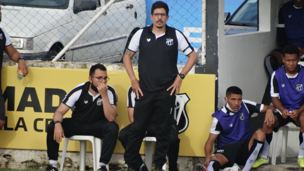 Álvaro Martins tira lições dos tropeços e mira confronto contra o Palmeiras