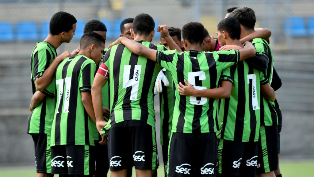 América-MG vence e iguala Atlético-GO na tabela do Brasileirão Sub-17