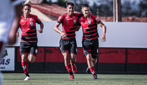 Flamengo contrata lateral-direito do Atlético Tubarão