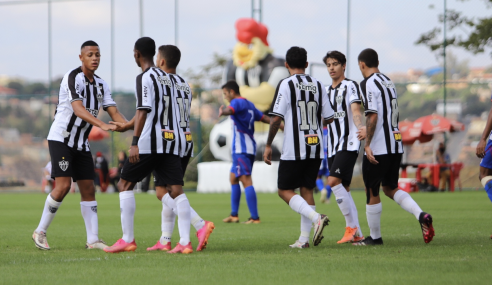 Atlético goleia Araguari e segue líder do grupo no Mineiro Sub-20