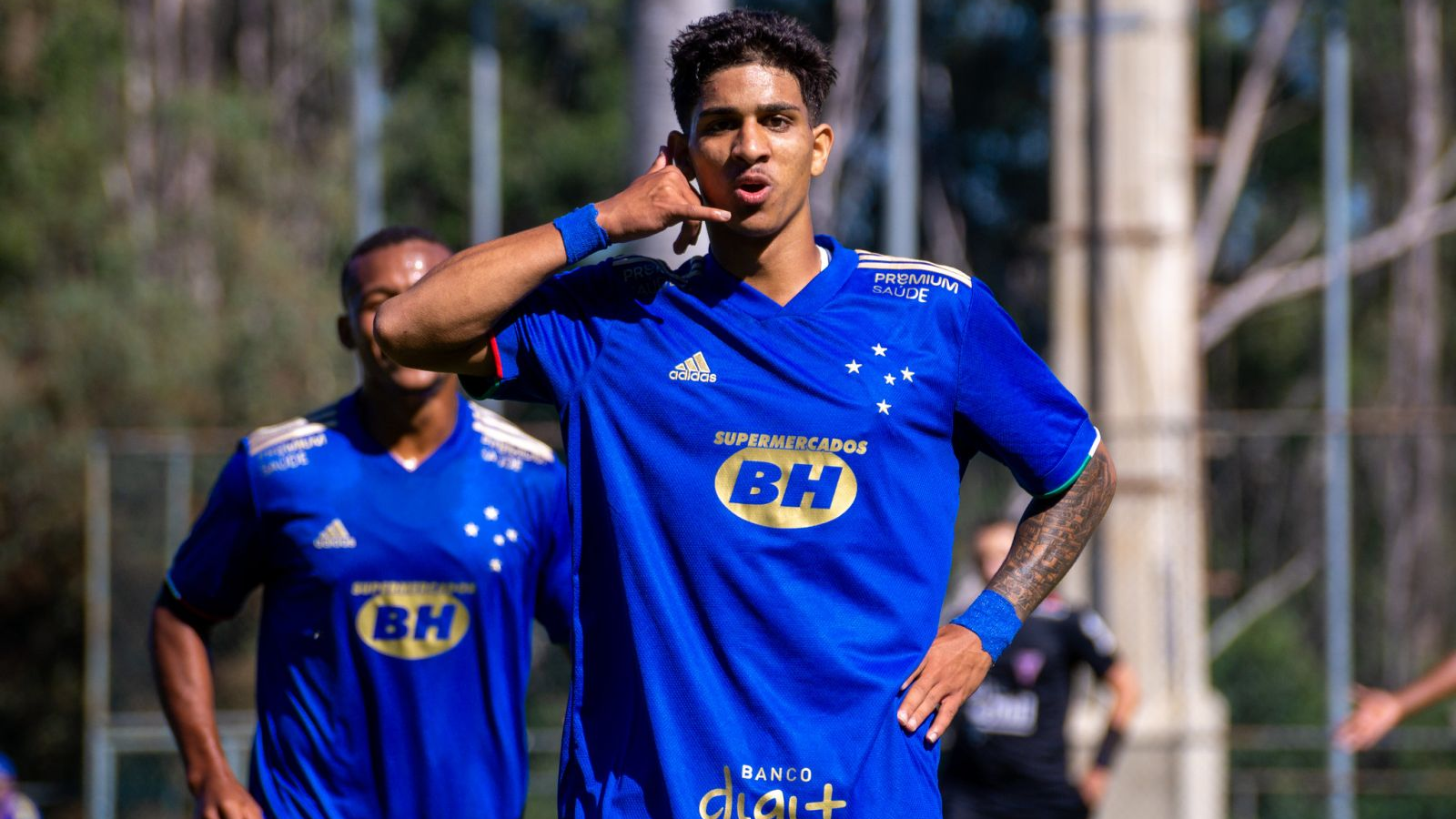 Dupla brilha e Cruzeiro goleia Betim Futebol pelo Mineiro Sub-20