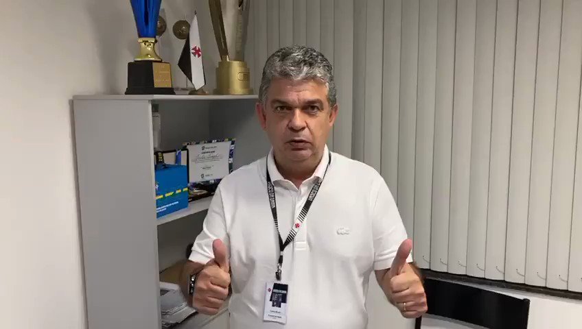 Carlos Brazil troca o Vasco pelo Corinthians