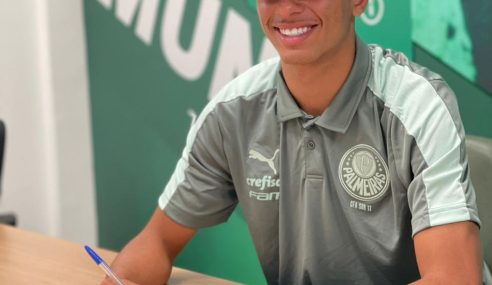 Palmeiras renova com atacante de 17 anos de idade