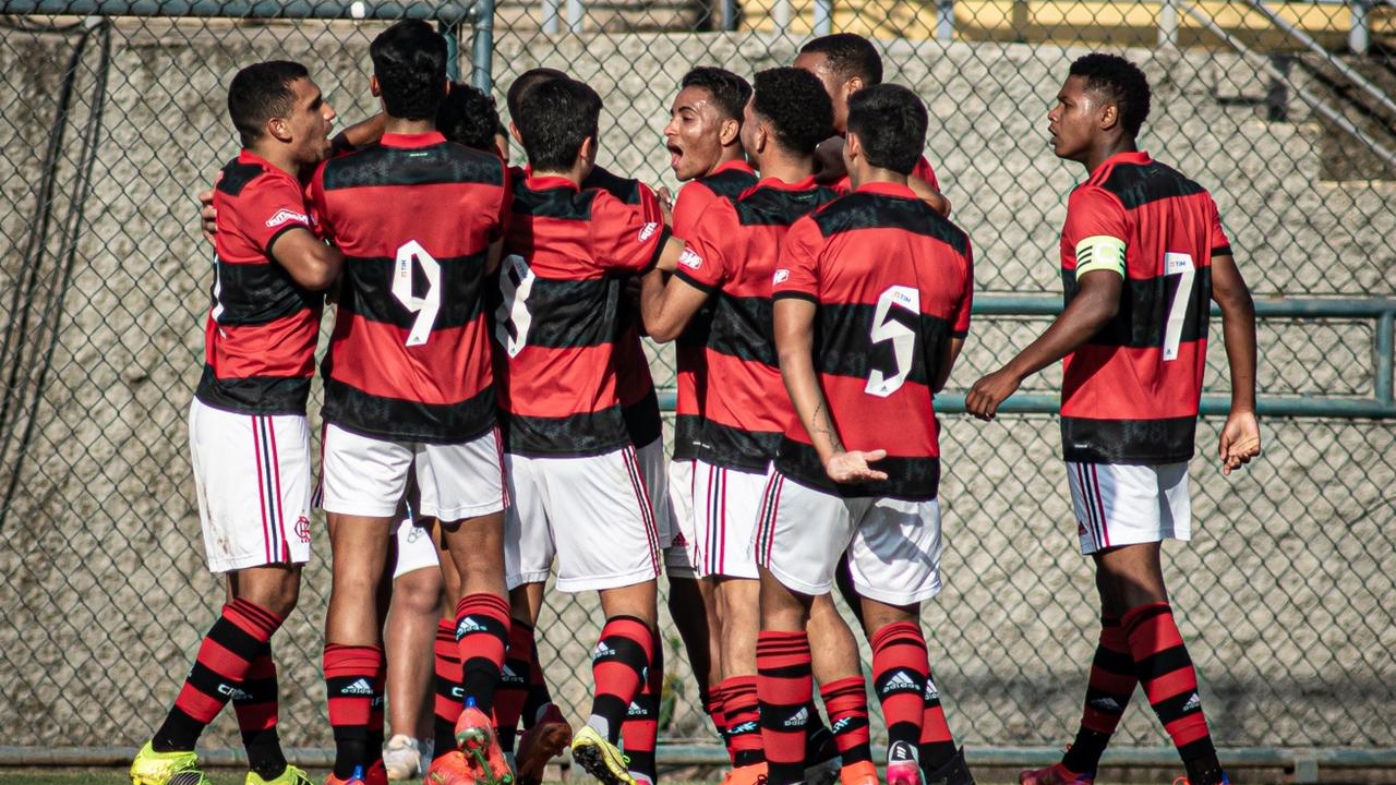 Flamengo vence Atlético-MG fora de casa e larga bem nas quartas do Brasileirão Sub-17