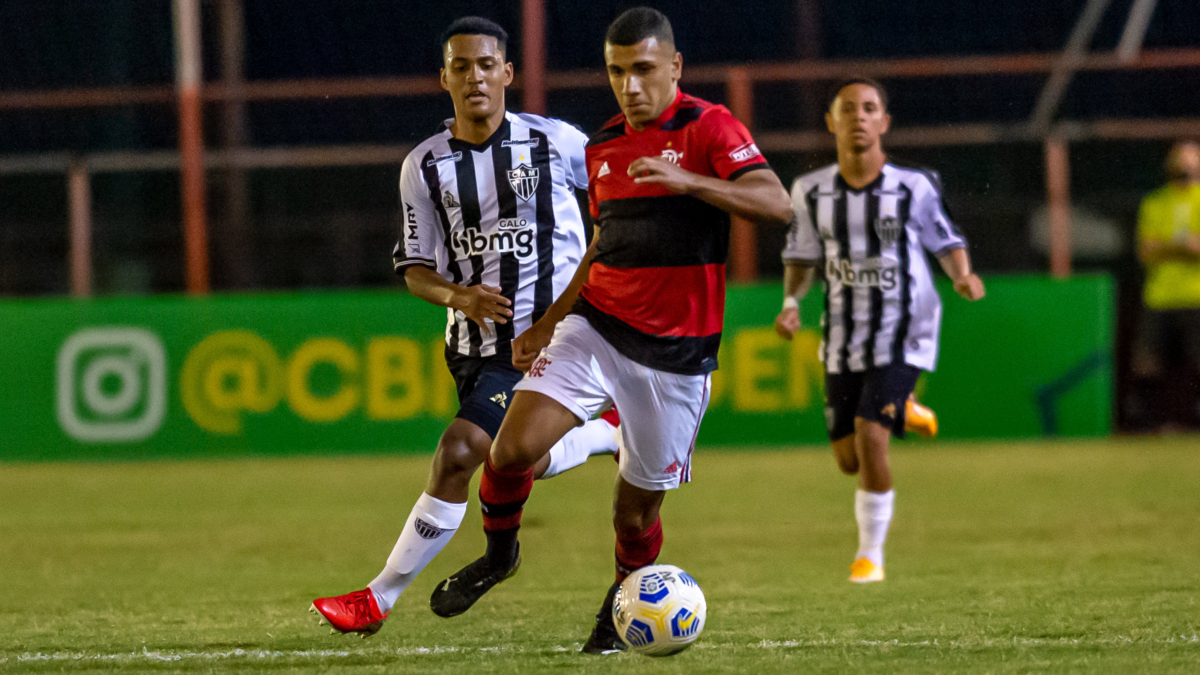 Flamengo perde para o Atlético-MG, mas vai às semifinais do Brasileirão Sub-17