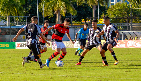 Com gol de Gabriel Noga, Flamengo vence Botafogo pelo Brasileirão Sub-20