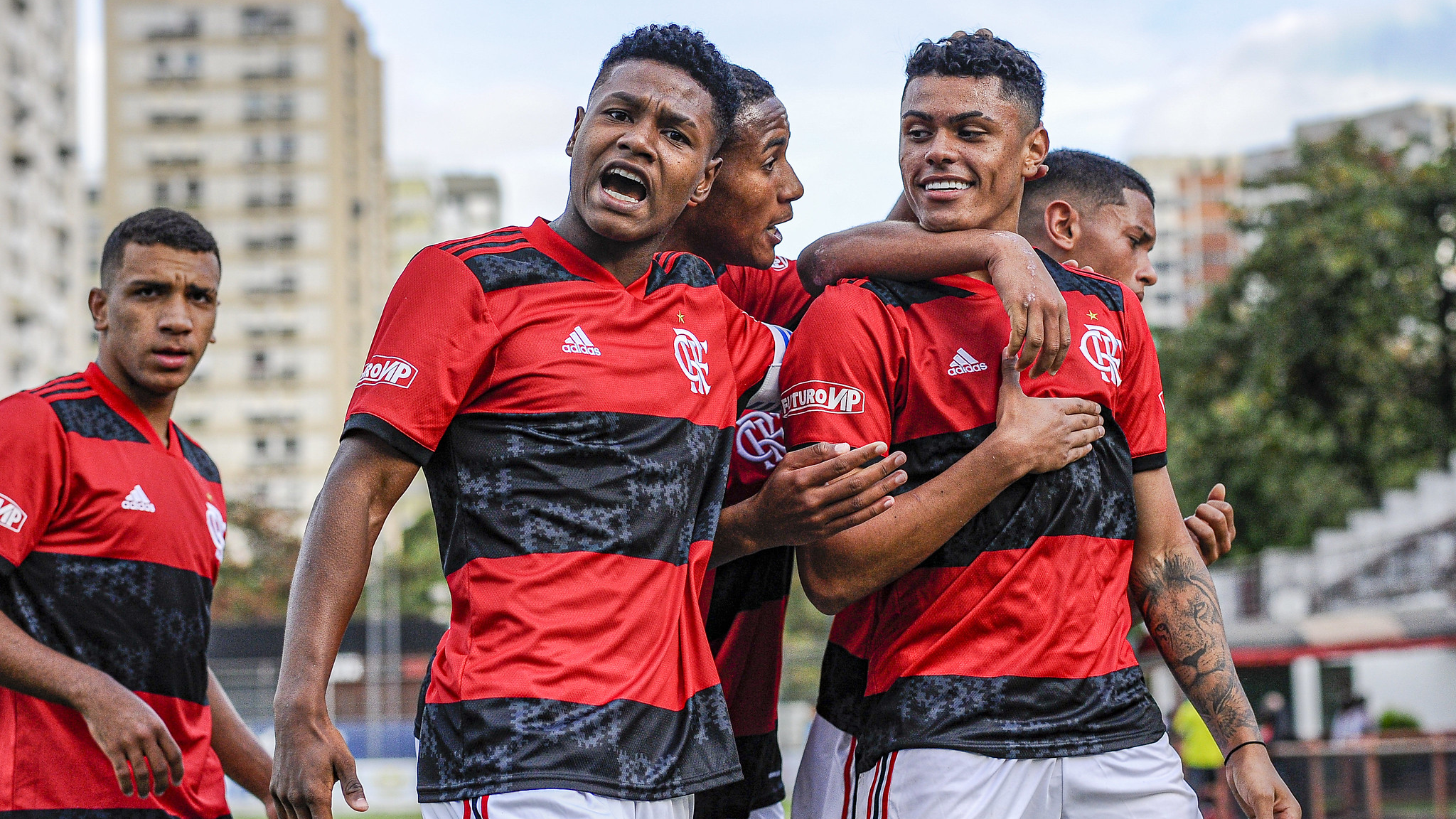 De virada, Flamengo vence São Paulo e vai à final do Brasileirão Sub-17