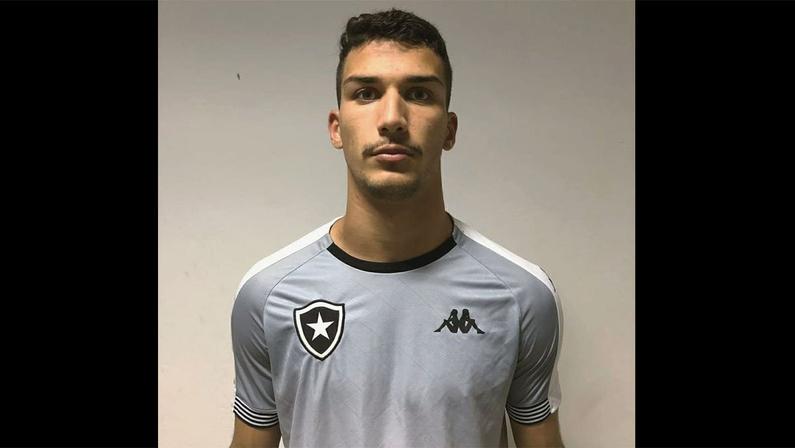 Botafogo acerta contratação de goleiro para a equipe sub-20