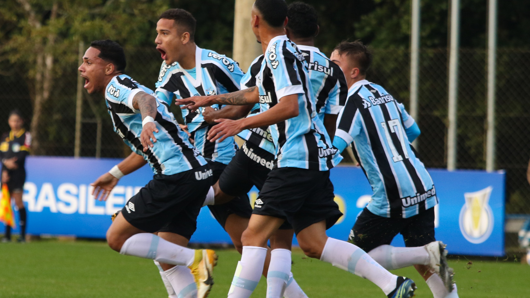 Nos acréscimos, Grêmio marca dois e vence Fortaleza pelo Brasileirão Sub-20