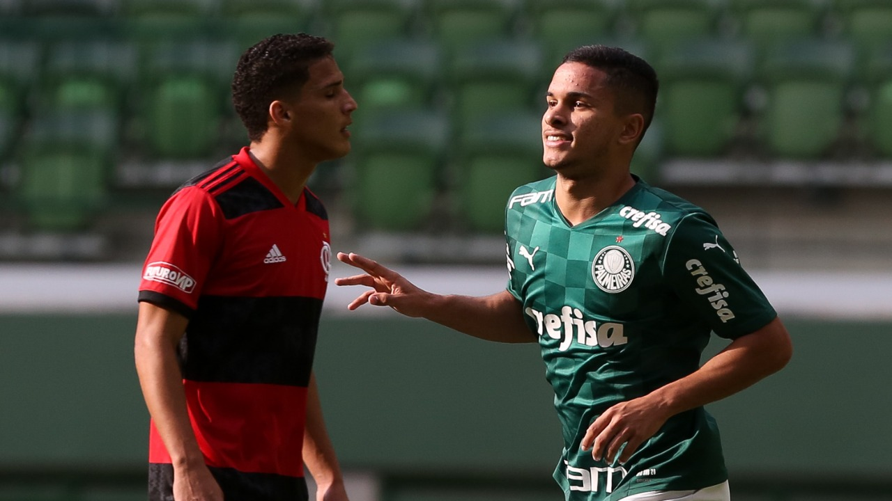 Palmeiras derrota Flamengo e cola nos líderes do Brasileirão Sub-20