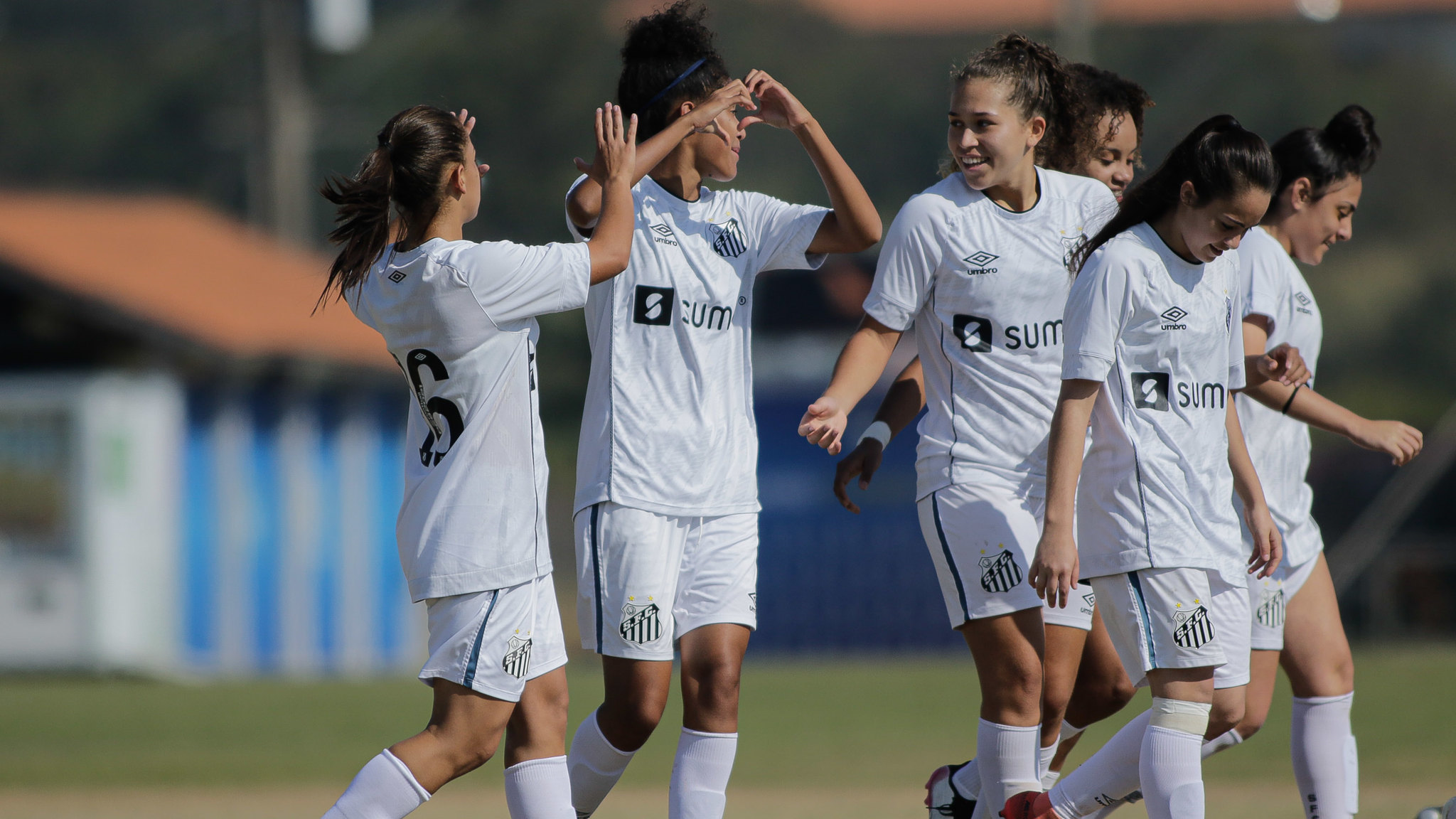 Santos goleia Ceará e se isola na ponta do Grupo D do Brasileirão Feminino Sub-18
