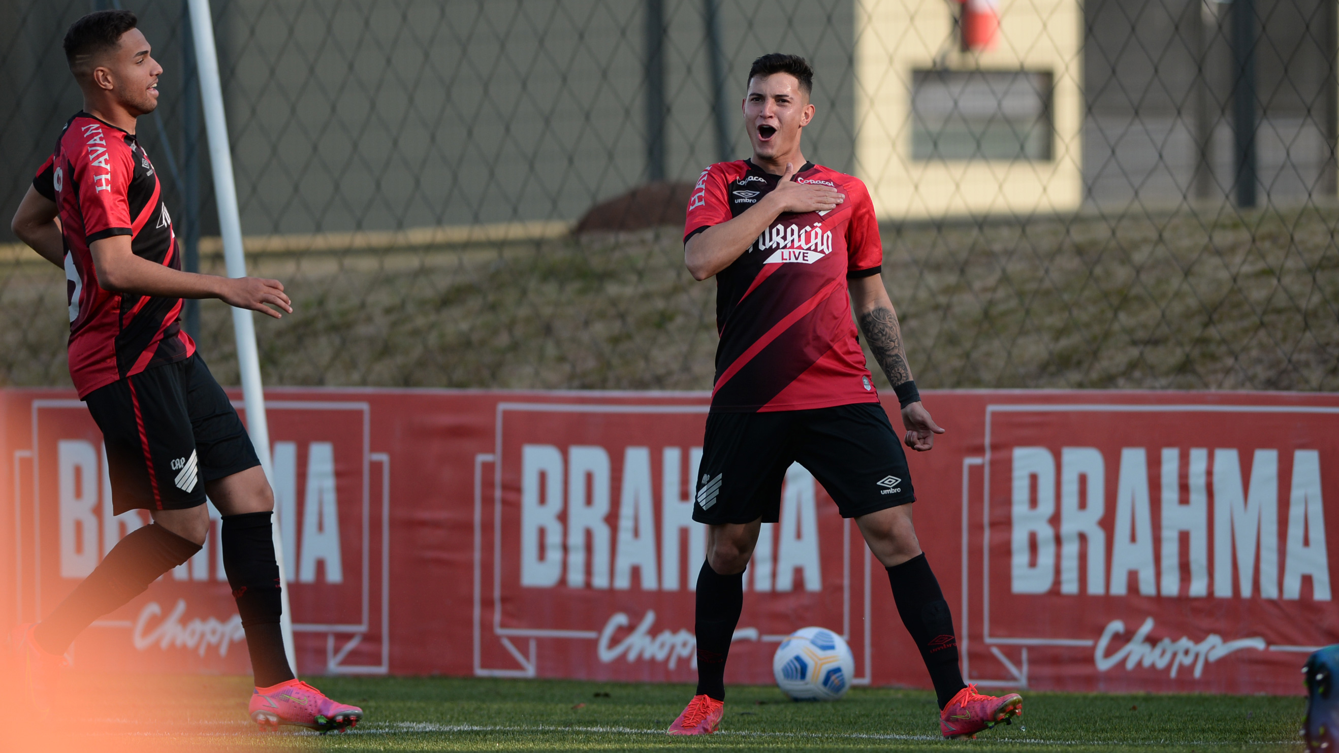 Athletico-PR vence Atlético-MG em jogo de sete gols pelo Brasileirão Sub-20