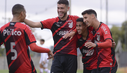 Athletico-PR vence Fluminense e iguala São Paulo na ponta do Brasileirão Sub-20